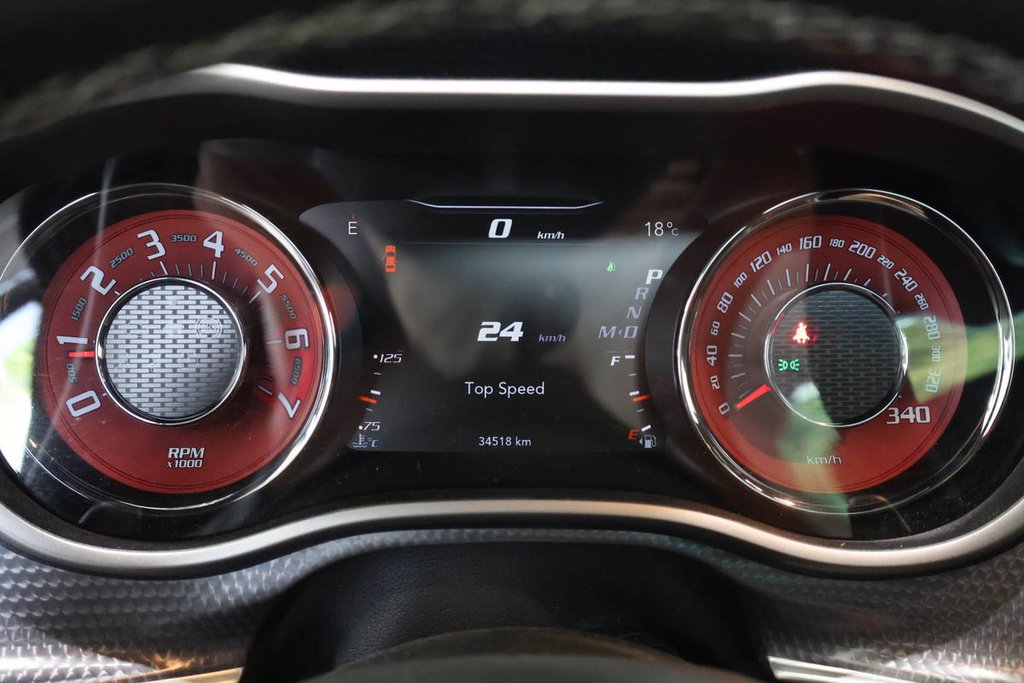 2017 Dodge Challenger SRT HELLCAT + RWD + V8 HEMI 6.2L in Terrebonne, Quebec - 21 - w1024h768px