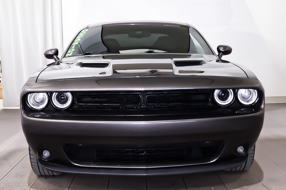 Dodge Challenger SXT PLUS+ RWD + BLACK TOP + TOIT OUVRANT 2019 à Terrebonne, Québec - 2 - w1024h768px