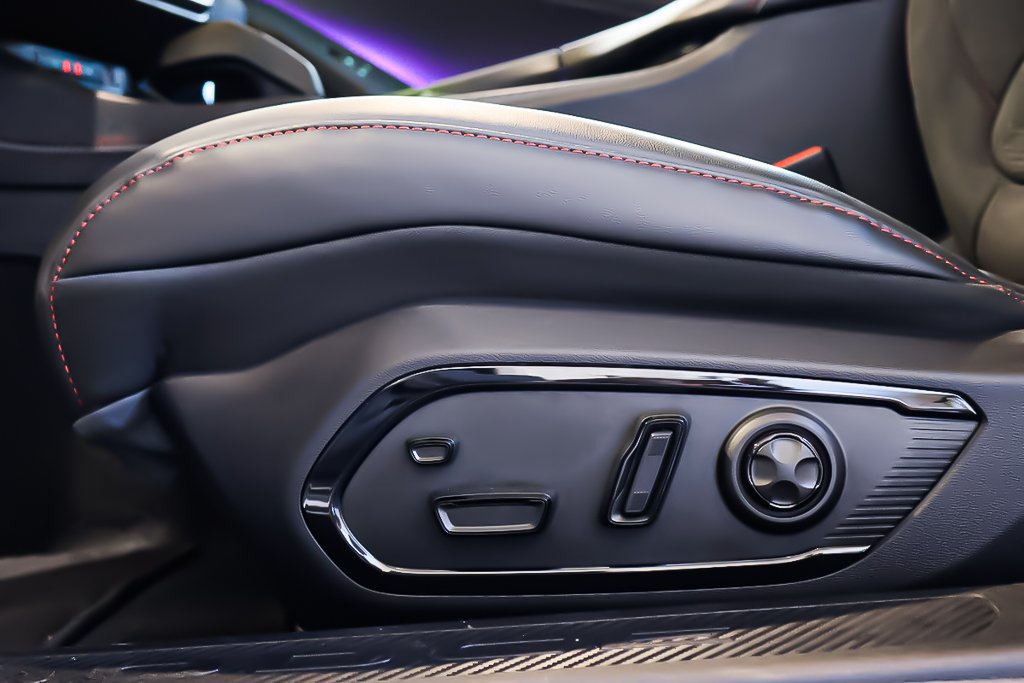 2024 Dodge CHARGER BEV R/T AWD + ENSEMBLE PLUS + TOIT OUVRANT ET AUDIO in Terrebonne, Quebec - 13 - w1024h768px