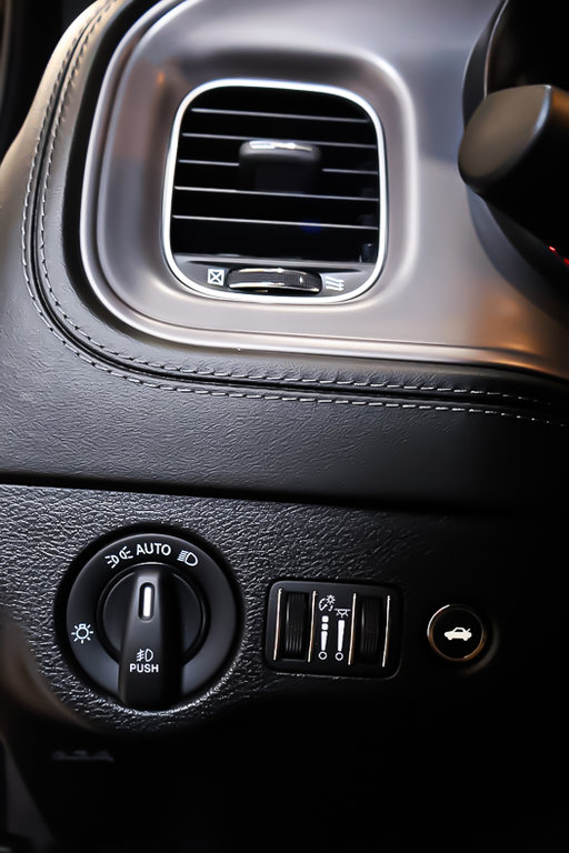 2023 Dodge Charger SCAT PACK 392 + V8 6.4L + ENSEMBLE PLUS + in Terrebonne, Quebec - 26 - w1024h768px