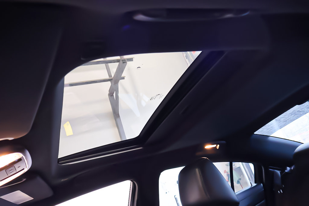 2023 Dodge Charger SCAT PACK 392 + V8 6.4L + ENSEMBLE PLUS + in Terrebonne, Quebec - 11 - w1024h768px