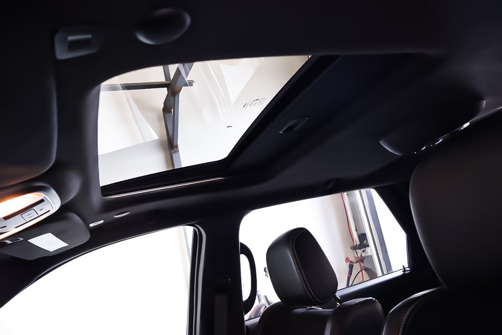 2022 Dodge Durango SRT 392 + AWD + ENSEMBLE NOIR + V8 6.4L in Terrebonne, Quebec - 14 - w1024h768px