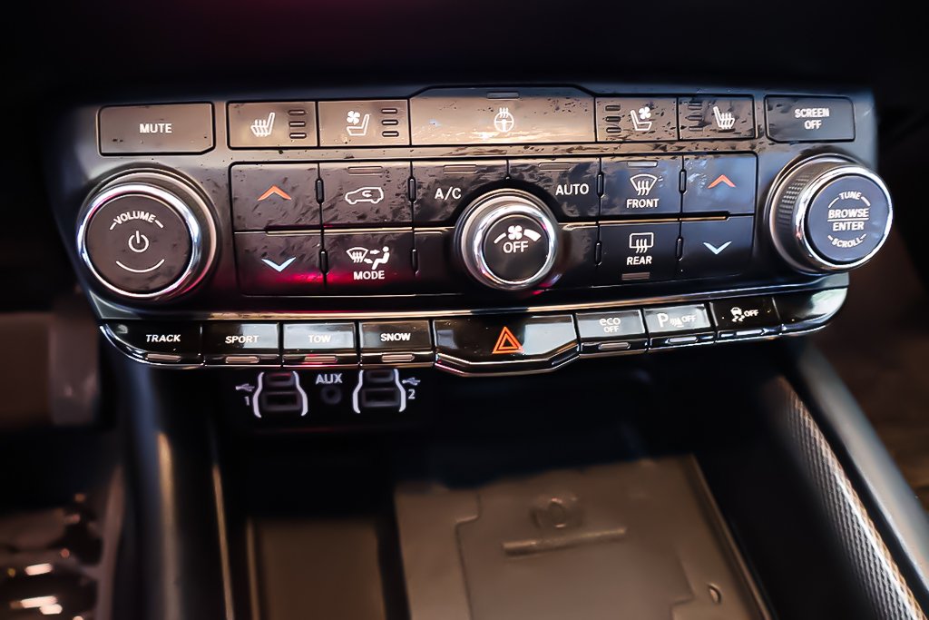 2024 Dodge Durango R/T + AWD + TOW N GO + BLACKTOP + V8 HEMI 5.7L in Terrebonne, Quebec - 29 - w1024h768px