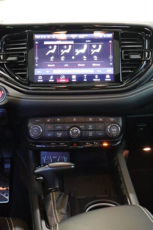 Dodge Durango SRT 392 + AWD + V8 6.4L + TOIT OUVRANT 2024 à Terrebonne, Québec - 25 - w1024h768px