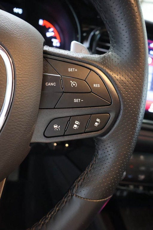 2025 Dodge Durango R/T + AWD + BLACKTOP + TOIT OUVRANT in Terrebonne, Quebec - 21 - w1024h768px