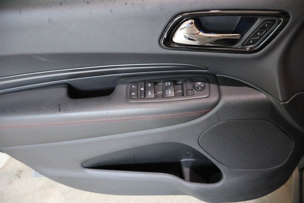 2025 Dodge Durango R/T + AWD + BLACKTOP + TOIT OUVRANT in Terrebonne, Quebec - 31 - w1024h768px