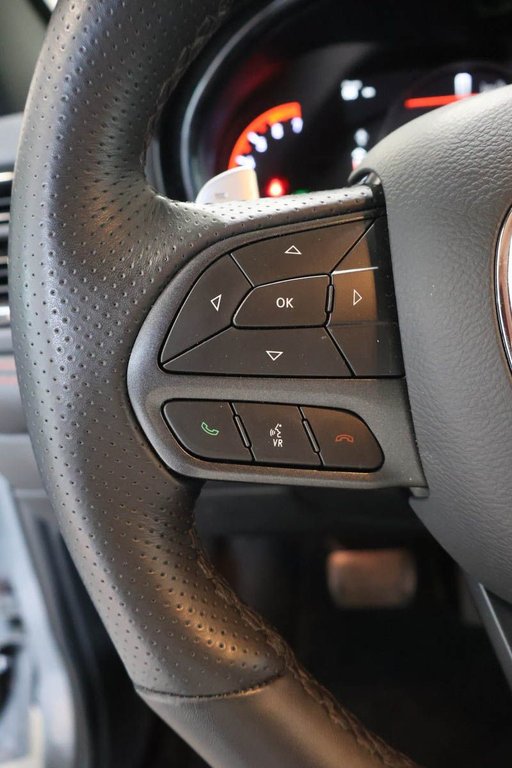 2025 Dodge Durango R/T + AWD + BLACKTOP + TOIT OUVRANT in Terrebonne, Quebec - 19 - w1024h768px