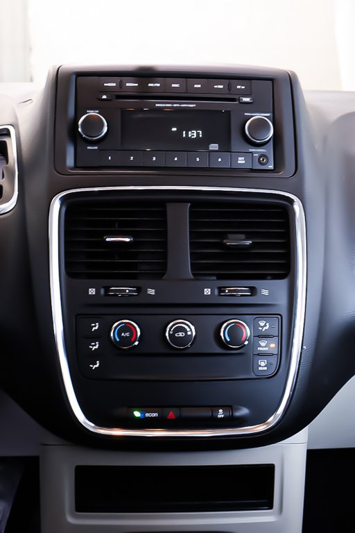 2016 Dodge Grand Caravan SE + CANADA VALUE PACKAGE + 7 PASSAGERS in Terrebonne, Quebec - 18 - w1024h768px
