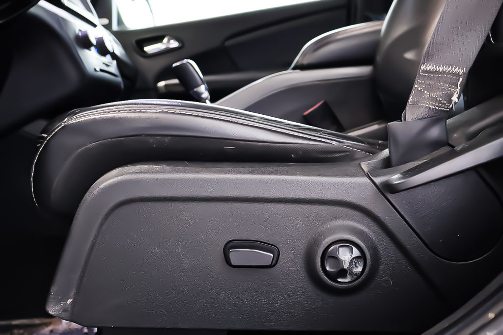 Dodge Journey GT + AWD + CUIR + TOIT OUVRANT 2017 à Terrebonne, Québec - 13 - w1024h768px
