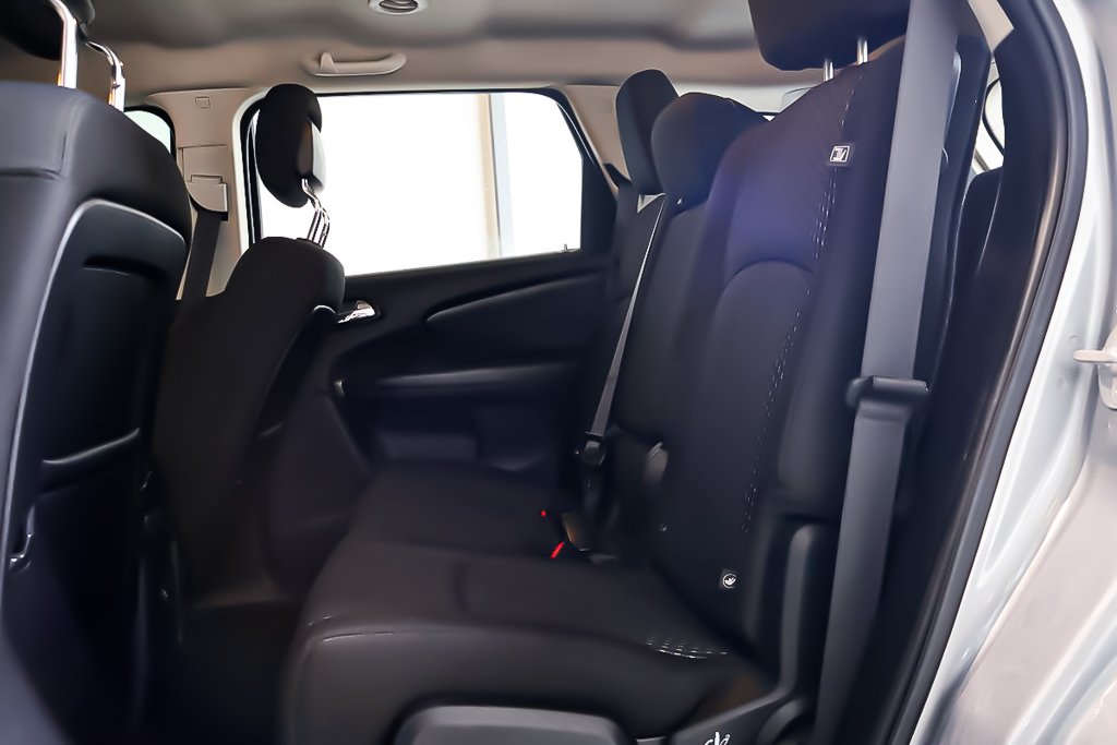 2020 Dodge Journey SE + FWD + BLACKTOP + 7 PASSAGERS in Terrebonne, Quebec - 27 - w1024h768px