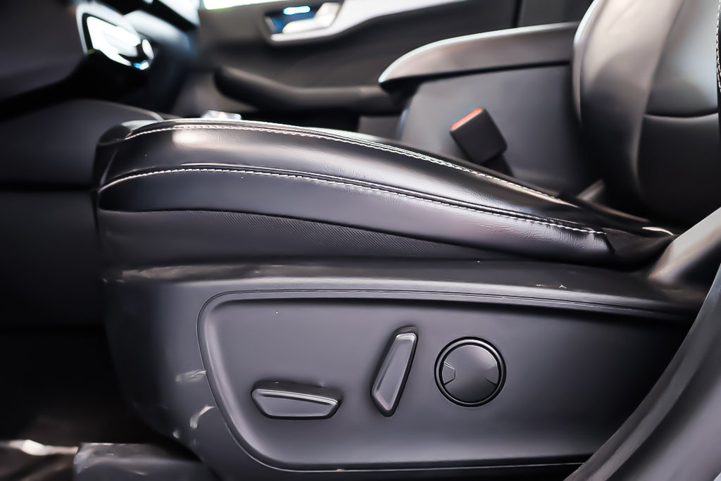 2023 Ford Escape PLATINUM + AWD + CUIR + CARPLAY in Terrebonne, Quebec - 11 - w1024h768px