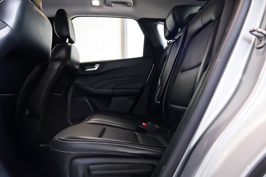 2023 Ford Escape PLATINUM + AWD + CUIR + CARPLAY in Terrebonne, Quebec - 27 - w1024h768px