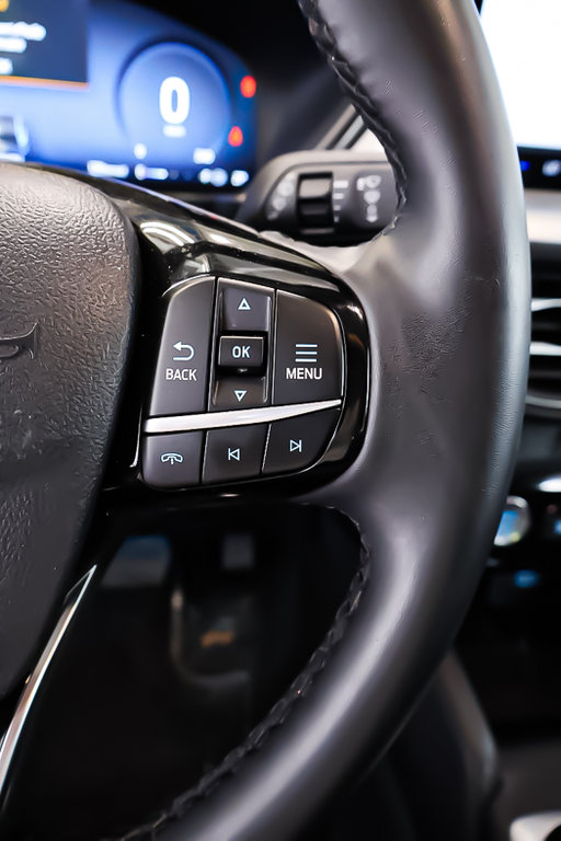2023 Ford Escape PLATINUM + AWD + CUIR + CARPLAY in Terrebonne, Quebec - 17 - w1024h768px