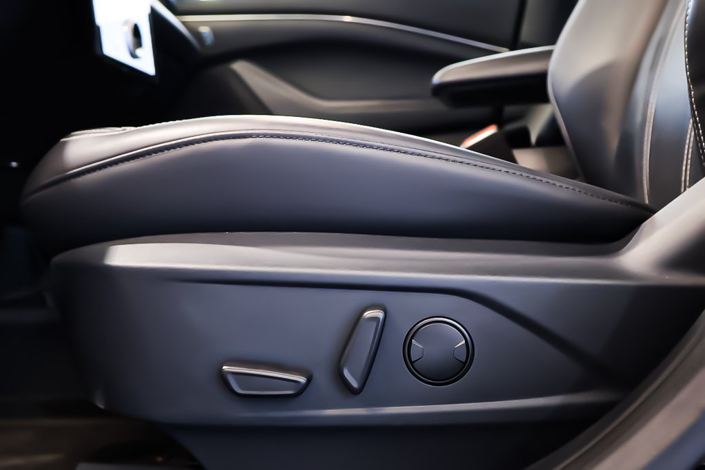 2021 Ford Mustang Mach-E SELECT + RWD + CUIR + NAVIGATION GPS in Terrebonne, Quebec - 11 - w1024h768px