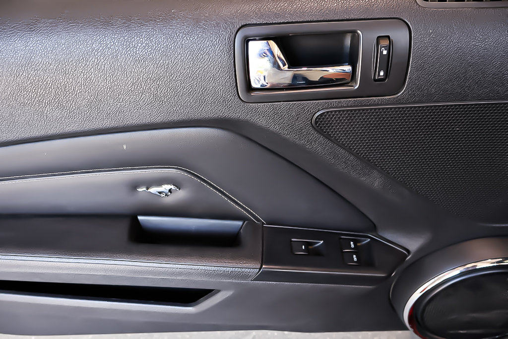 2014 Ford Mustang GT + V8 5.0L + RWD + MANUELLE in Terrebonne, Quebec - 27 - w1024h768px