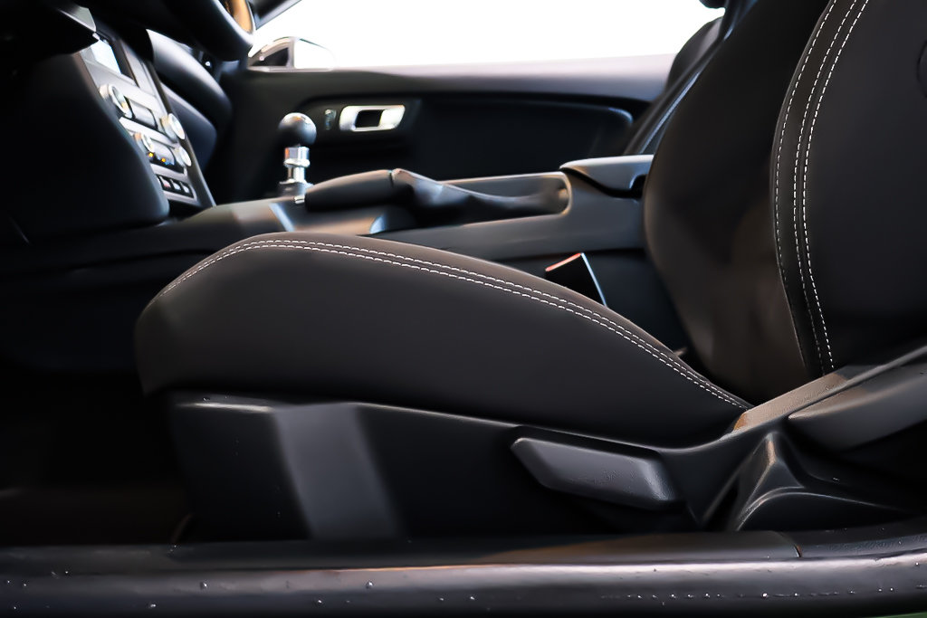 2023 Ford Mustang ECOBOOST + MANUELLE + RWD in Terrebonne, Quebec - 11 - w1024h768px