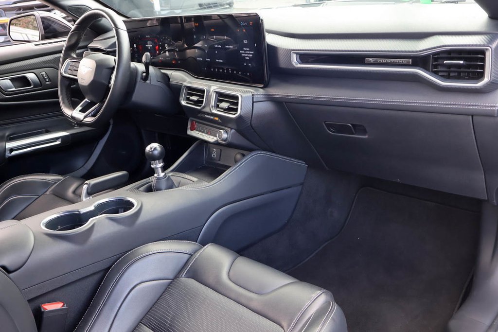 2025 Ford Mustang GT PREMIUM FASTBACK + V8 5.0L + RWD in Terrebonne, Quebec - 14 - w1024h768px