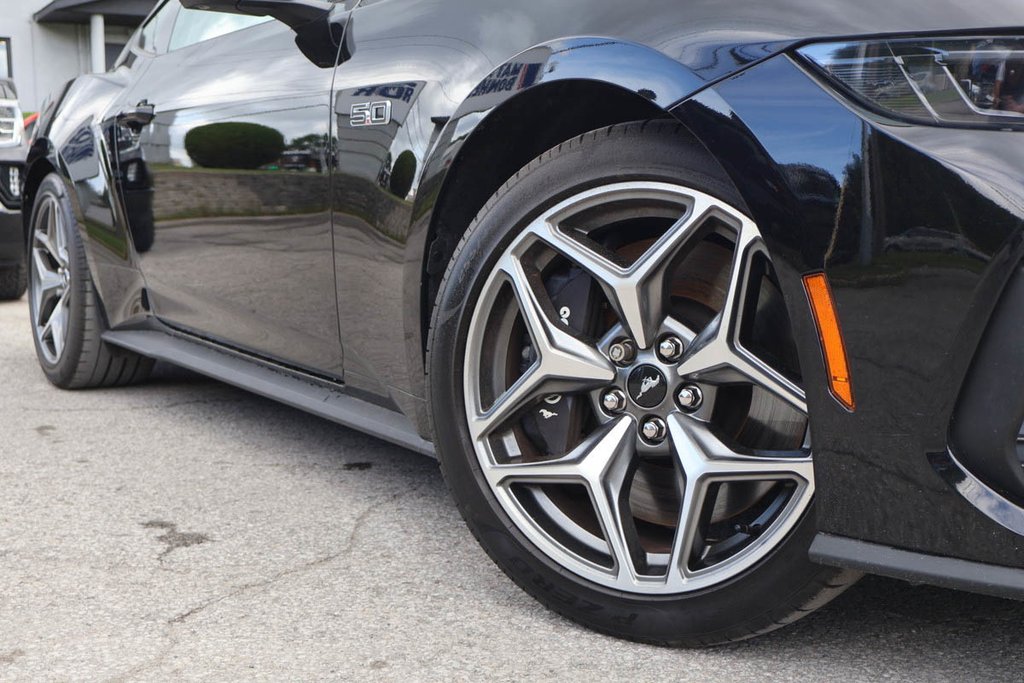 2025 Ford Mustang GT PREMIUM FASTBACK + V8 5.0L + RWD in Terrebonne, Quebec - 9 - w1024h768px