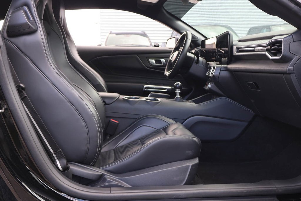 2025 Ford Mustang GT PREMIUM FASTBACK + V8 5.0L + RWD in Terrebonne, Quebec - 13 - w1024h768px