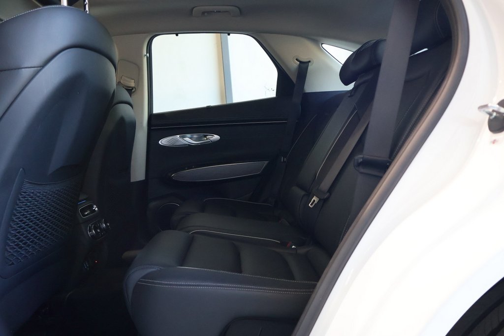 2024 GENESIS GV70 2.5T ADVANCED PLUS + AWD + TOIT OUVRANT PANO in Terrebonne, Quebec - 29 - w1024h768px