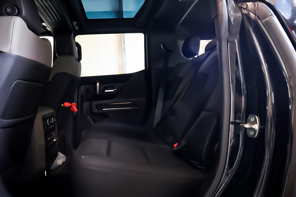 2024 GMC HUMMER EV SUV 2X + 4X4 + SPORT PACKAGE in Terrebonne, Quebec - 29 - w1024h768px
