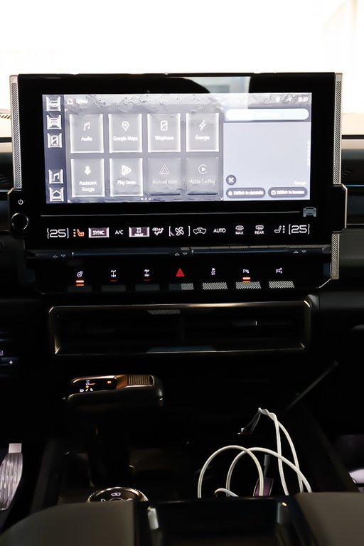 2024 GMC HUMMER EV SUV 2X + 4X4 + SPORT PACKAGE in Terrebonne, Quebec - 21 - w1024h768px