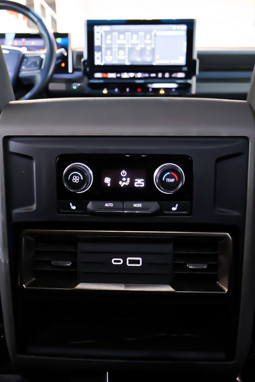 2024 GMC HUMMER EV SUV 2X + 4X4 + SPORT PACKAGE in Terrebonne, Quebec - 30 - w1024h768px