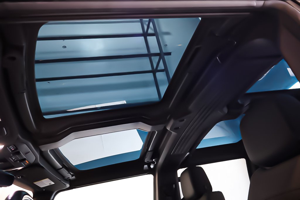 2024 GMC HUMMER EV SUV 2X + 4X4 + SPORT PACKAGE in Terrebonne, Quebec - 11 - w1024h768px