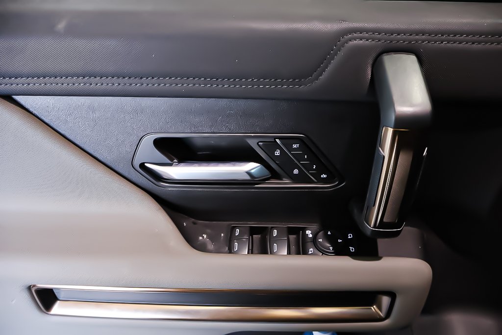 2024 GMC HUMMER EV SUV 2X + 4X4 + SPORT PACKAGE in Terrebonne, Quebec - 27 - w1024h768px