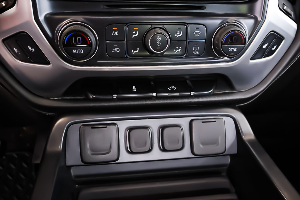 GMC Sierra SLE + 4X4 + CABINE DOUBLE + V8 5.3L 2018 à Terrebonne, Québec - 24 - w1024h768px