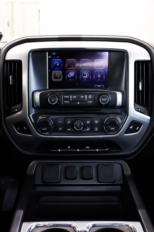 GMC Sierra SLE + 4X4 + CABINE DOUBLE + V8 5.3L 2018 à Terrebonne, Québec - 22 - w1024h768px