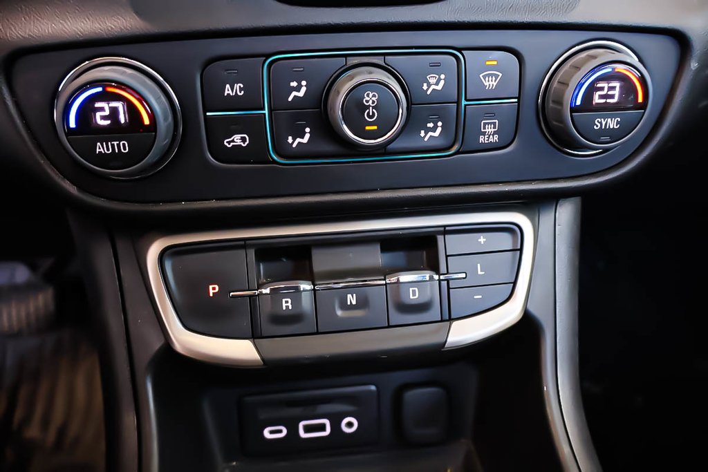 2023 GMC Terrain DENALI + AWD + TOIT OUVRANT PANORAMIQUE in Terrebonne, Quebec - 19 - w1024h768px