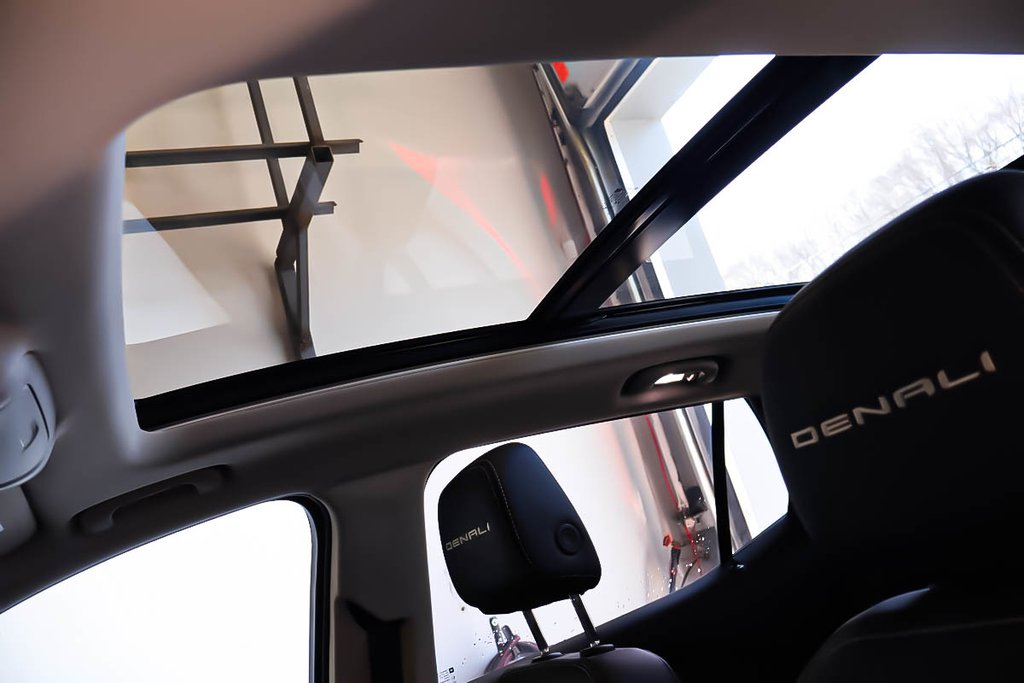 2023 GMC Terrain DENALI + AWD + TOIT OUVRANT PANORAMIQUE in Terrebonne, Quebec - 9 - w1024h768px