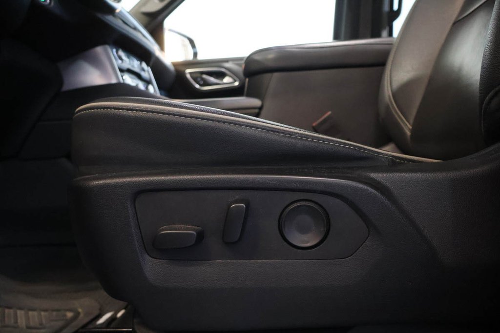 GMC Yukon XL SLT + 4WD + TOIT OUVRANT PANO 2024 à Terrebonne, Québec - 15 - w1024h768px