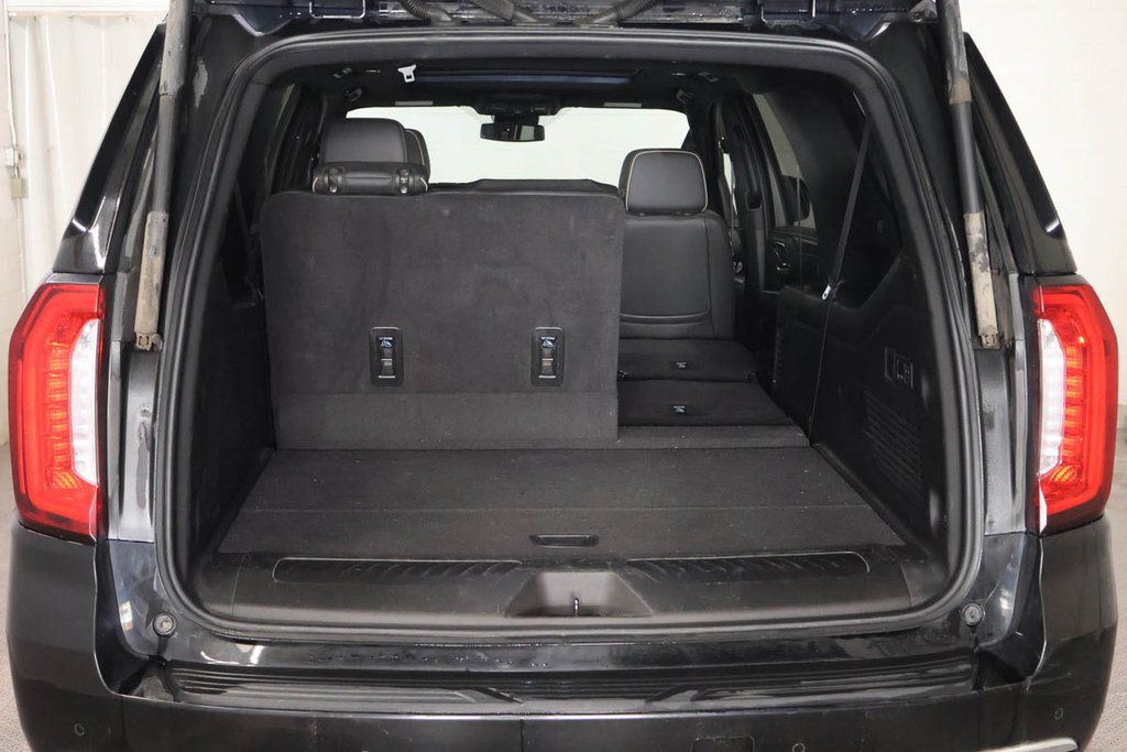 GMC Yukon XL SLT + 4WD + TOIT OUVRANT PANO 2024 à Terrebonne, Québec - 7 - w1024h768px