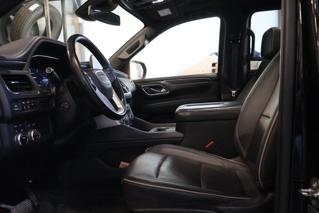 GMC Yukon XL SLT + 4WD + TOIT OUVRANT PANO 2024 à Terrebonne, Québec - 13 - w1024h768px