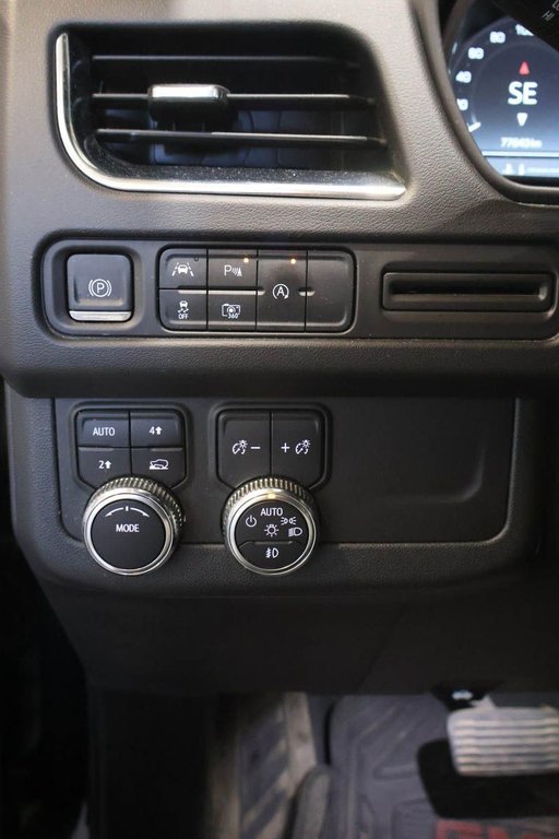 GMC Yukon XL SLT + 4WD + TOIT OUVRANT PANO 2024 à Terrebonne, Québec - 27 - w1024h768px