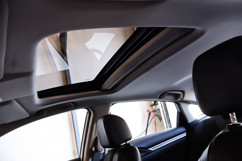 2019 Honda Civic TOURING + AUTOMATIQUE + TOIT OUVRANT in Terrebonne, Quebec - 11 - w1024h768px