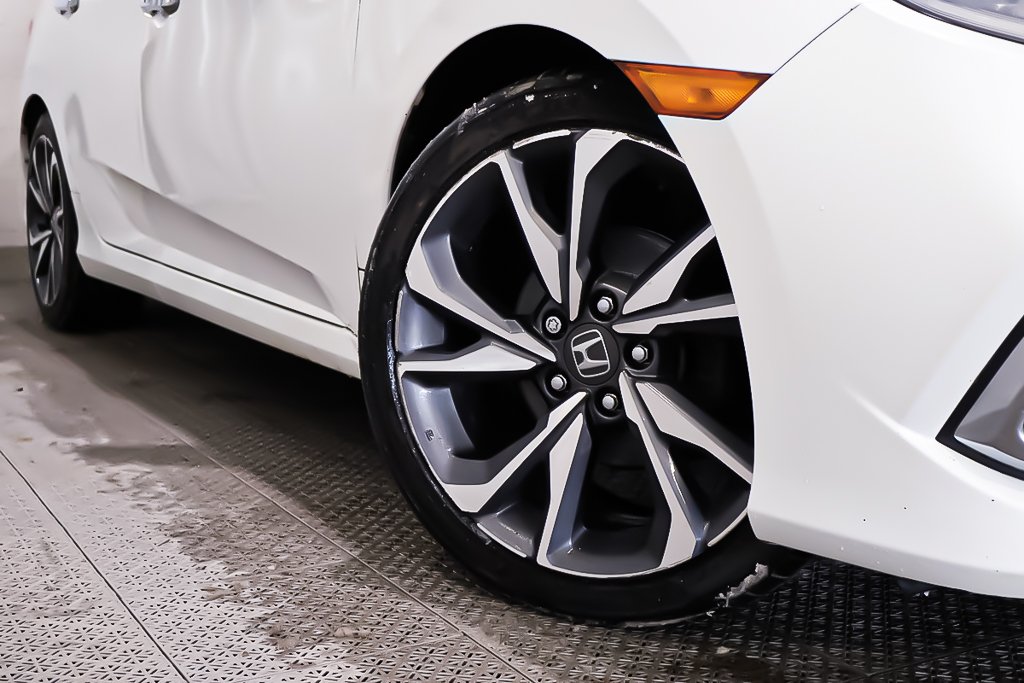 2019 Honda Civic TOURING + AUTOMATIQUE + TOIT OUVRANT in Terrebonne, Quebec - 9 - w1024h768px
