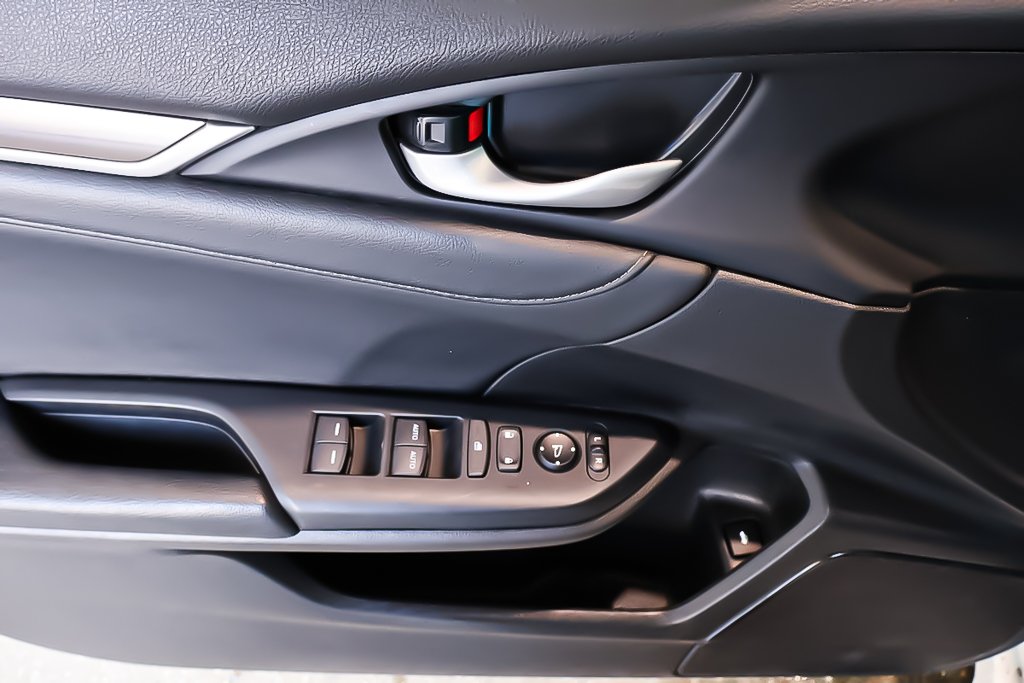 2019 Honda Civic TOURING + AUTOMATIQUE + TOIT OUVRANT in Terrebonne, Quebec - 29 - w1024h768px