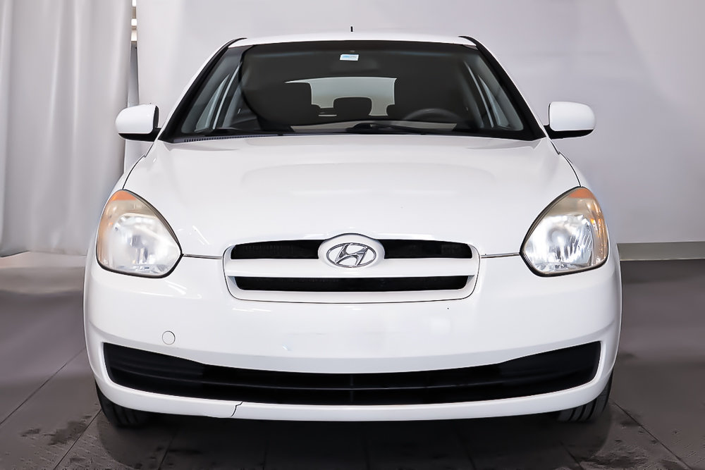 Hyundai Accent L + AUTOMATIQUE + TRES BAS KILOMETRAGE 2010 à Terrebonne, Québec - 2 - w1024h768px