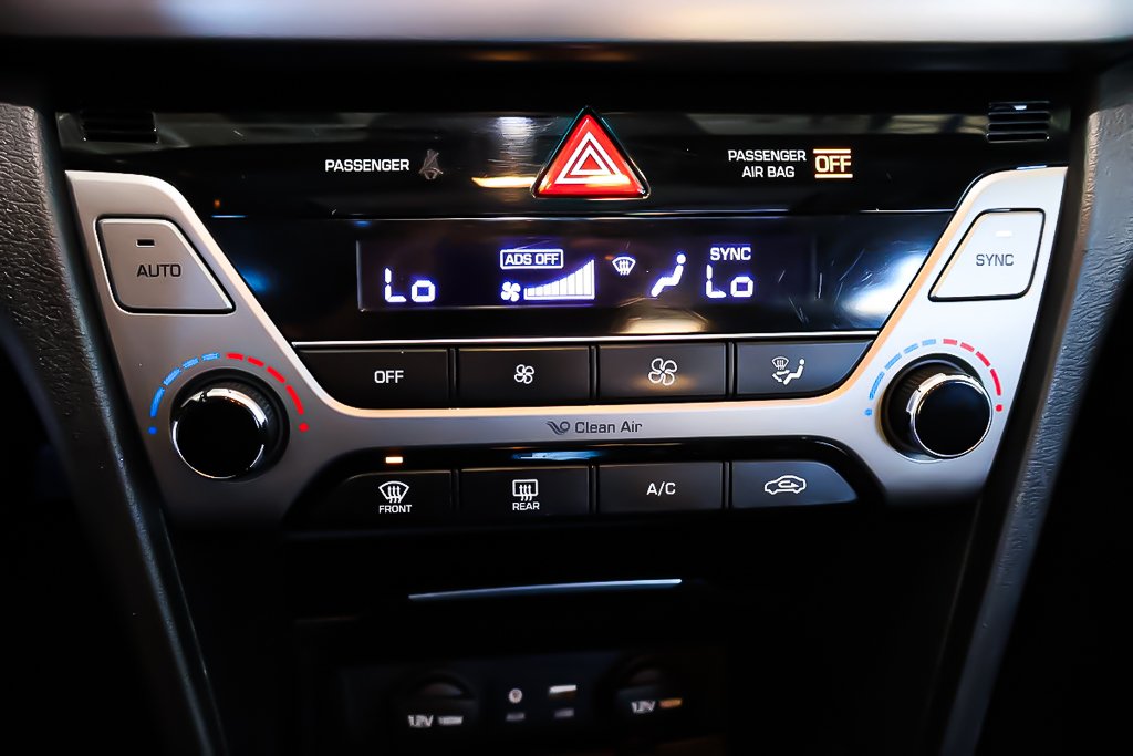2017 Hyundai Elantra GLS + AUTOMATIQUE + TOIT OUVRANT in Terrebonne, Quebec - 23 - w1024h768px