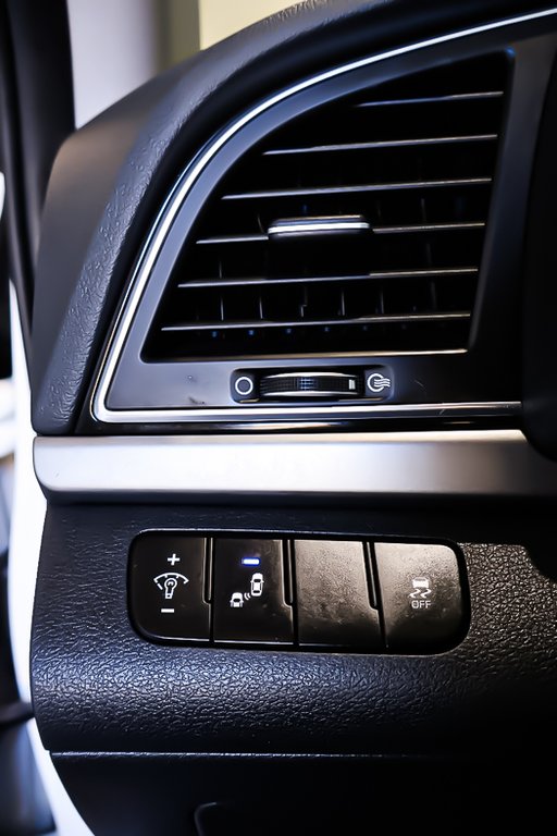 2017 Hyundai Elantra GLS + AUTOMATIQUE + TOIT OUVRANT in Terrebonne, Quebec - 26 - w1024h768px