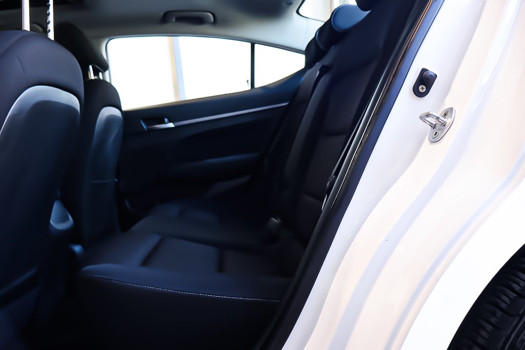 2017 Hyundai Elantra GLS + AUTOMATIQUE + TOIT OUVRANT in Terrebonne, Quebec - 29 - w1024h768px