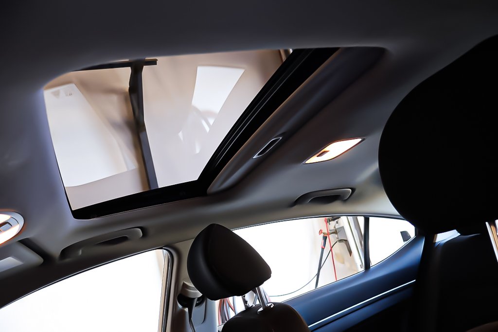 2017 Hyundai Elantra GLS + AUTOMATIQUE + TOIT OUVRANT in Terrebonne, Quebec - 11 - w1024h768px