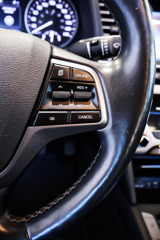 2017 Hyundai Elantra GLS + AUTOMATIQUE + TOIT OUVRANT in Terrebonne, Quebec - 18 - w1024h768px