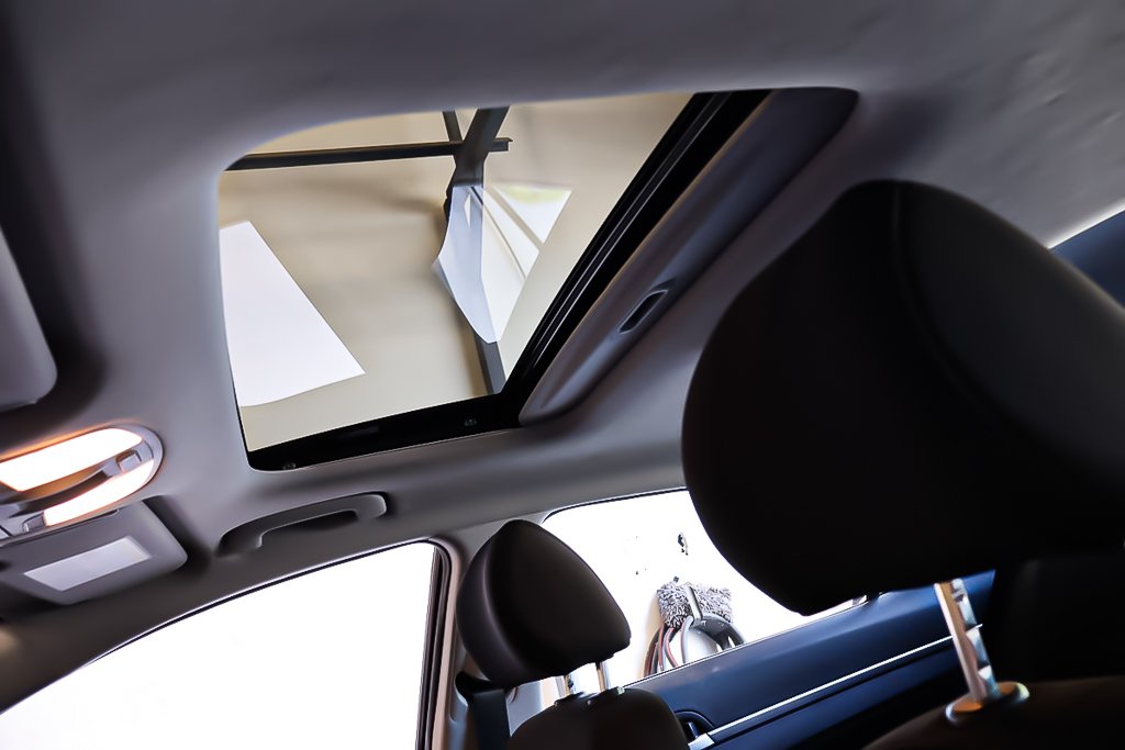 2020 Hyundai Elantra PREFERRED + ENSEMBLE SUN & SAFETY in Terrebonne, Quebec - 9 - w1024h768px