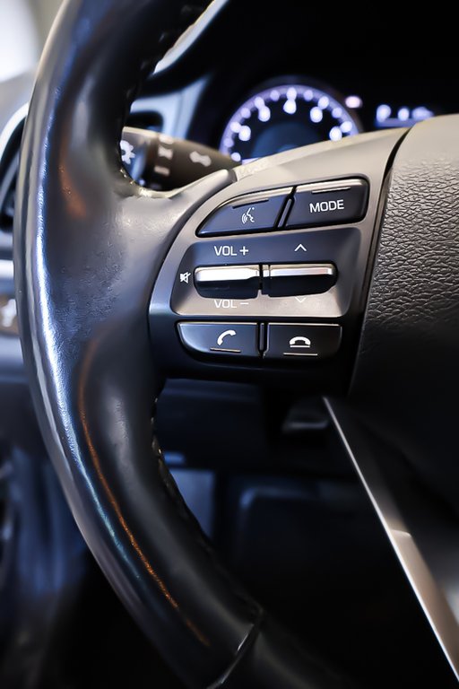 2020 Hyundai Elantra PREFERRED + ENSEMBLE SUN & SAFETY in Terrebonne, Quebec - 13 - w1024h768px