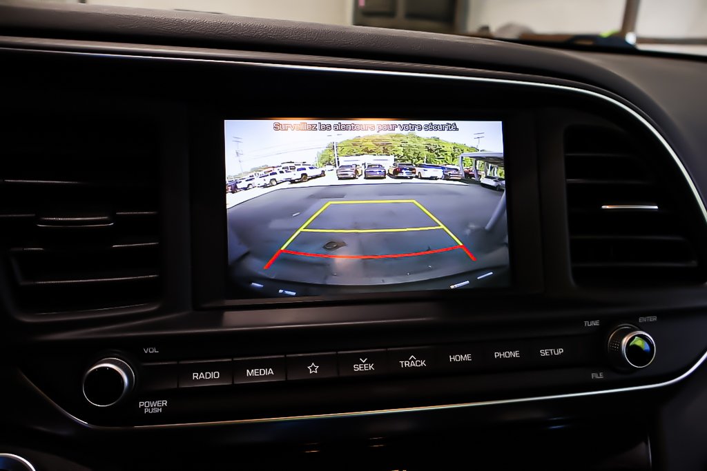 2020 Hyundai Elantra PREFERRED + ENSEMBLE SUN & SAFETY in Terrebonne, Quebec - 17 - w1024h768px