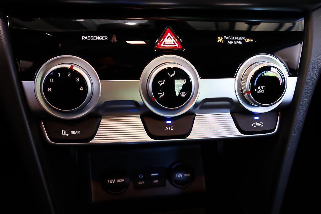 2020 Hyundai Elantra PREFERRED + ENSEMBLE SUN & SAFETY in Terrebonne, Quebec - 18 - w1024h768px